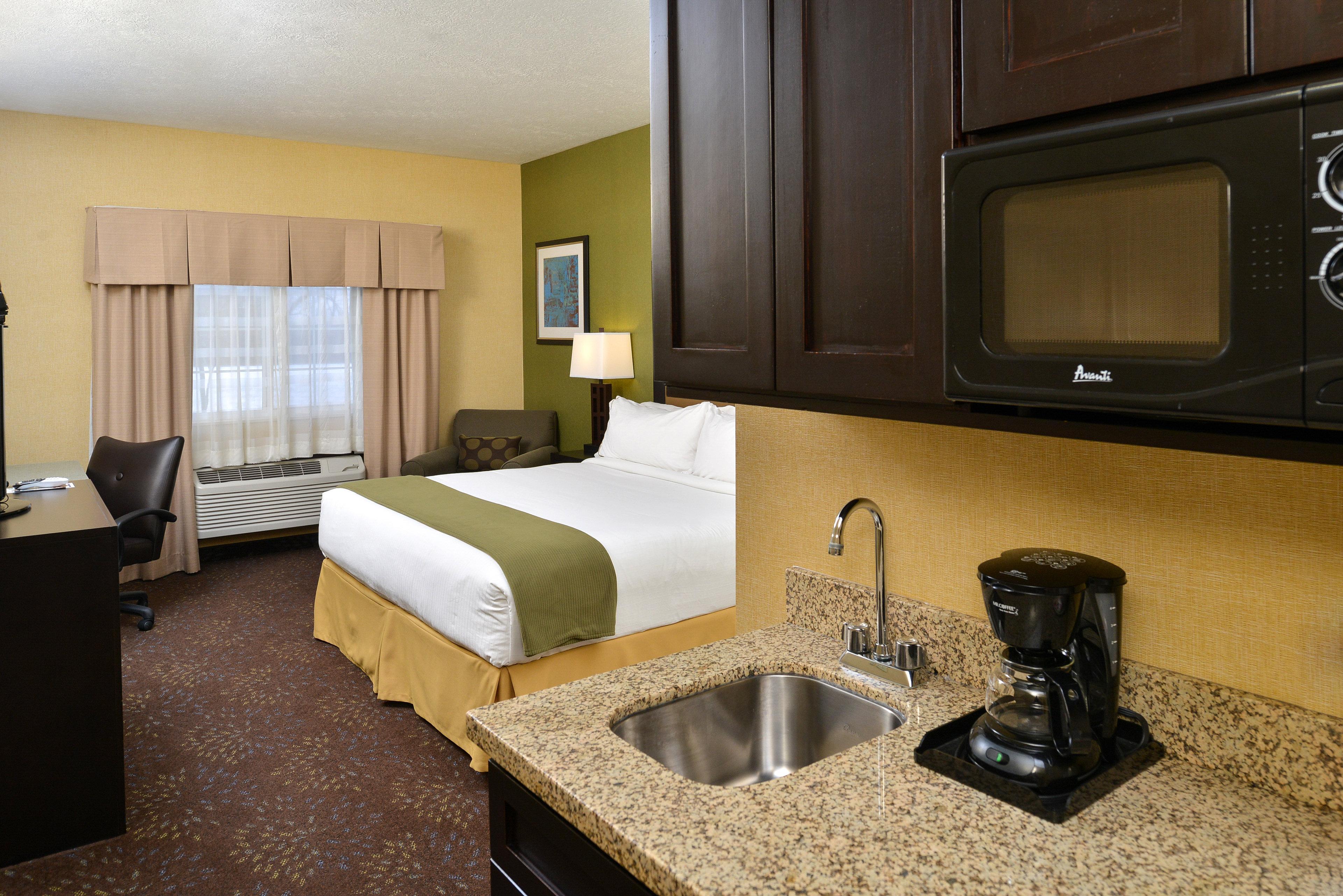 Hotel Holiday Express & By Ihg