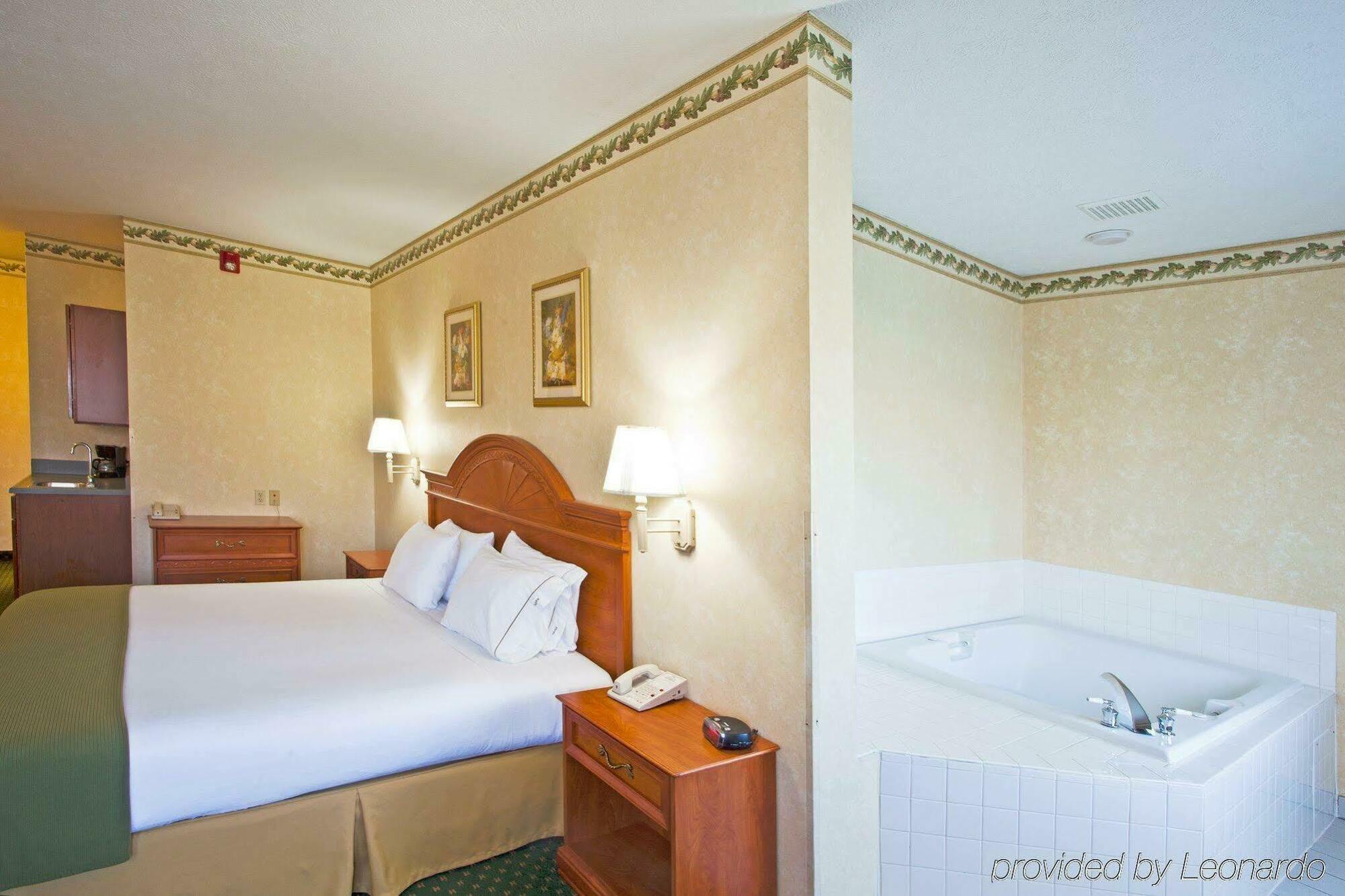 Holiday Express & By Ihg
