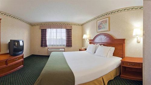 Hotel Express & By Ihg 2*