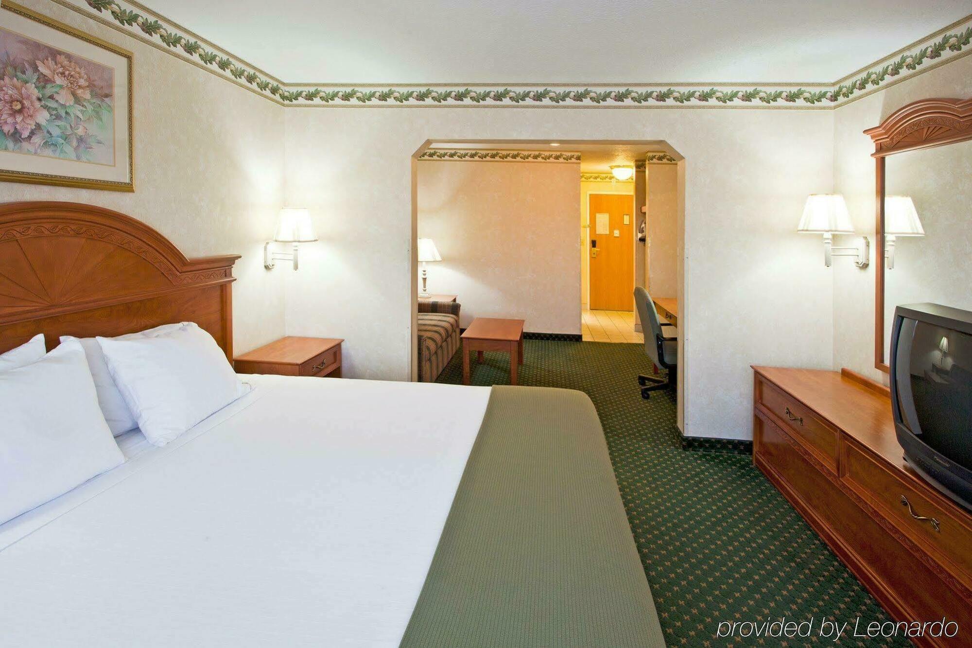 Express & By Ihg Hotel 2*